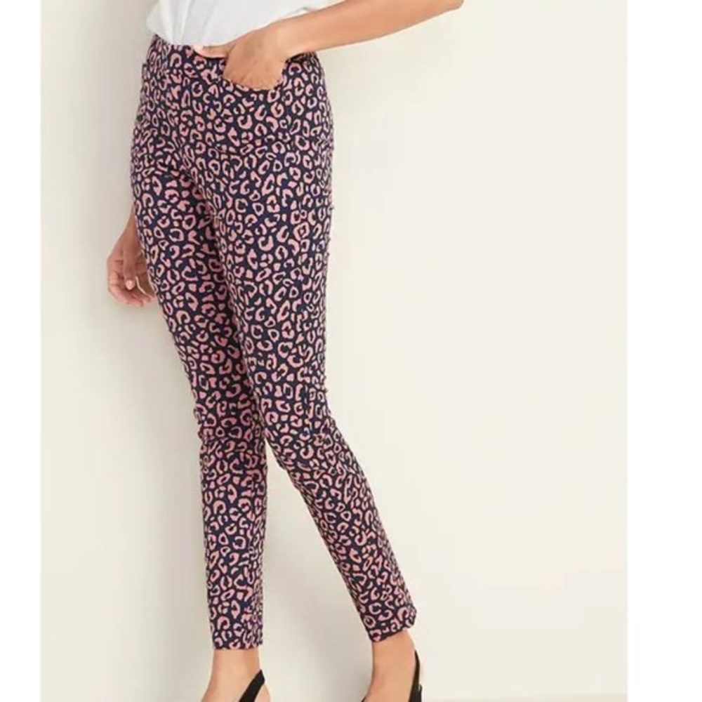 PRICE FIRM - NWT Old Navy Pixie Ankle Pants - 16